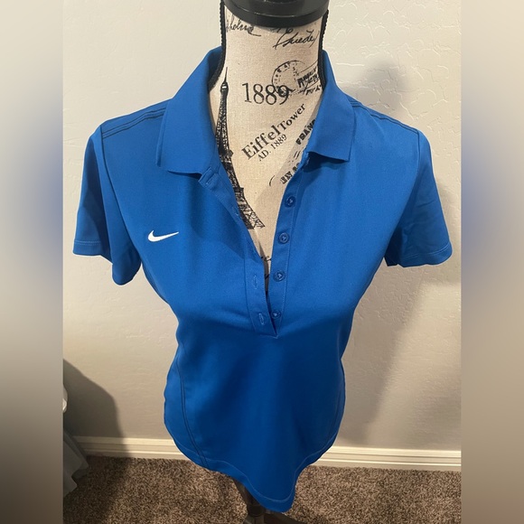 Nike Shirt - Picture 2 of 7